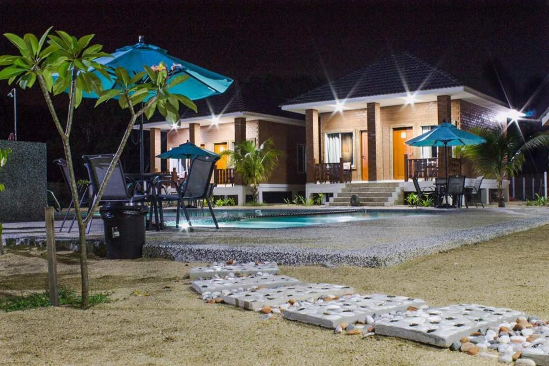 Hotel Casa Tanjung Jara Dungun Exterior foto